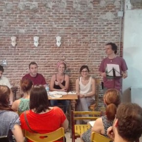 ¡Exitazo de la presentación de la traducción de «Hasta los huesos», de Claudine Galea! (por el&nbsp;Club)